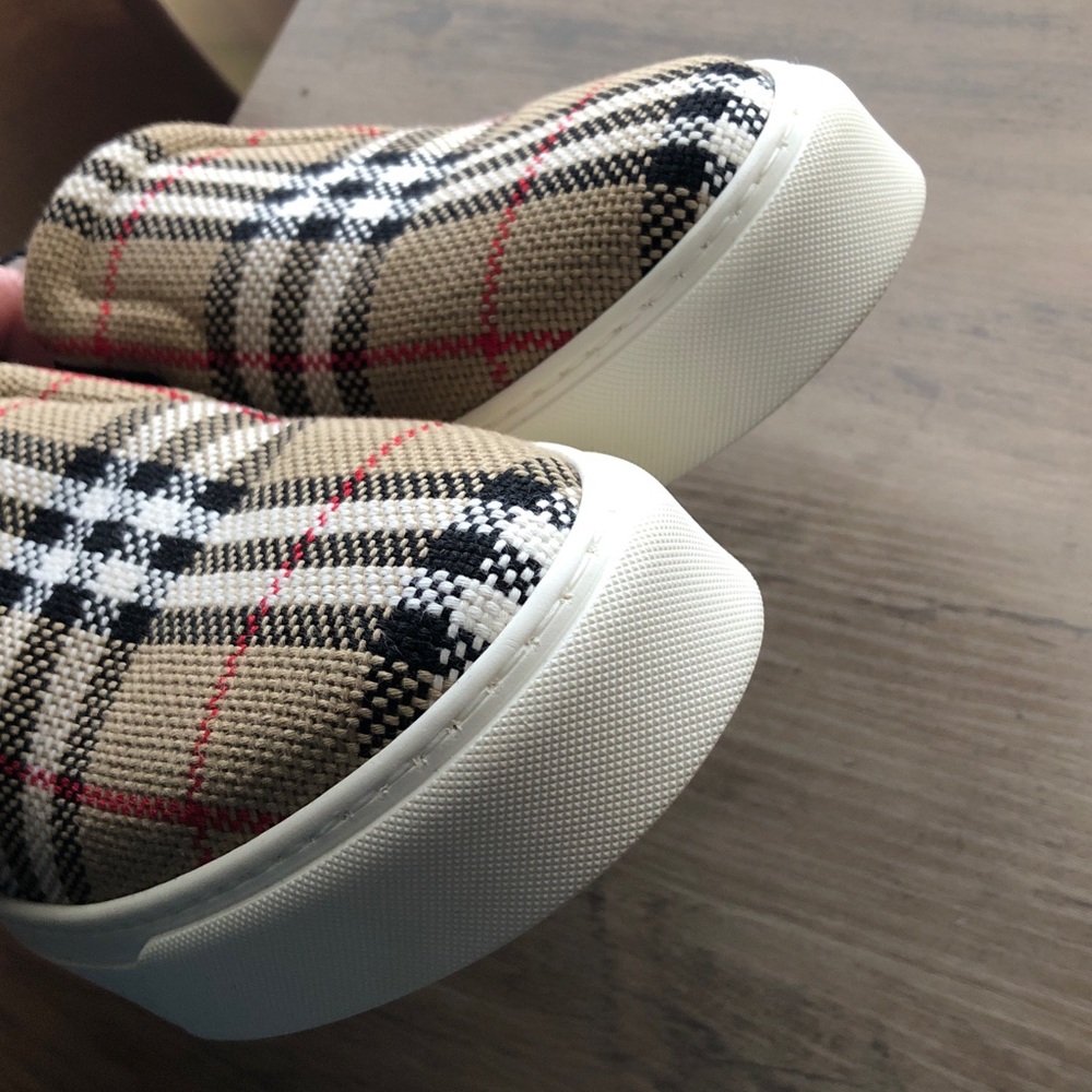 NWT Burberry Thompson Check Slip ons size 37 - Picture 5 of 14